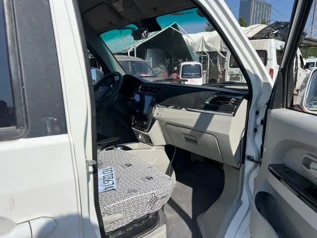 Shineray SRM Xinyuan New Energy Hiace EV — Фото автомобиля 8