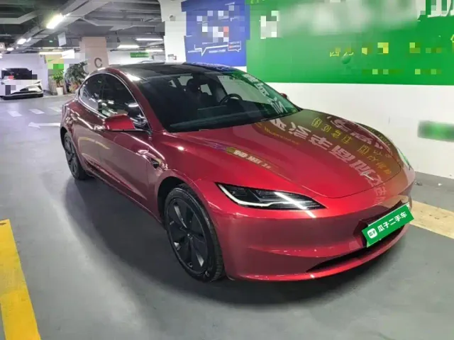 Tesla Model 3 — Фото автомобиля 3
