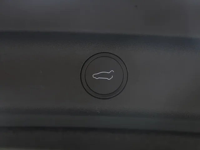 Tesla Model Y — Фото автомобиля 28
