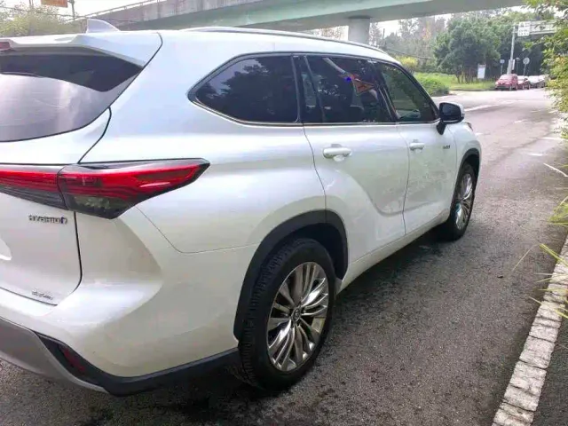 Toyota Highlander — Фото автомобиля 13