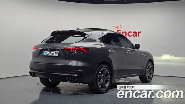 Maserati Levante — Фото автомобиля 2