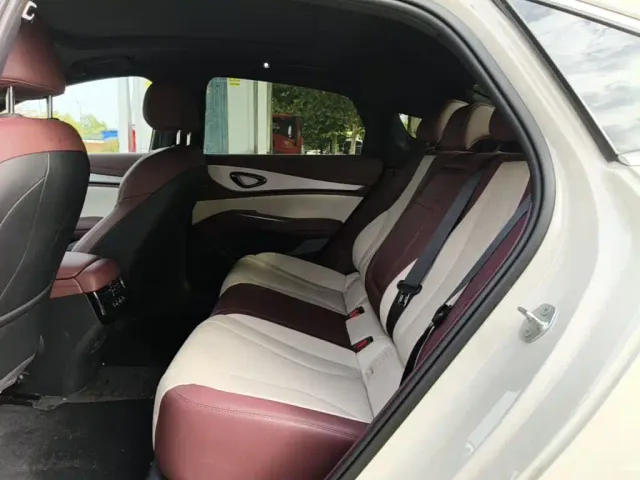 BYD Seal 07 DM-i — Фото автомобиля 16