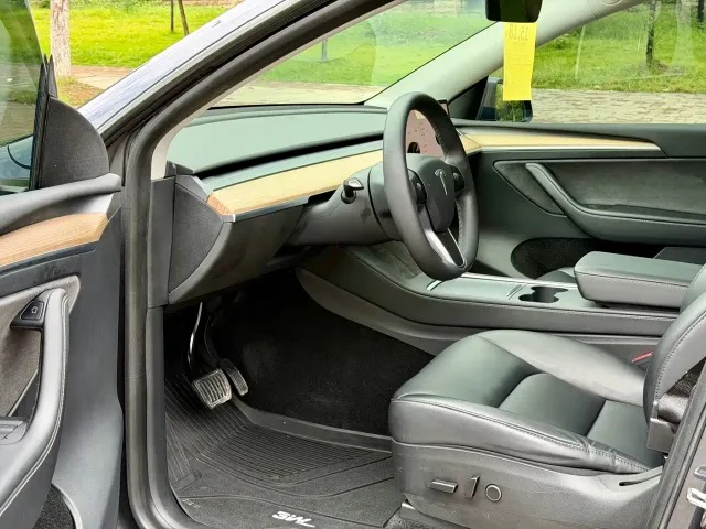 Tesla Model Y — Фото автомобиля 7