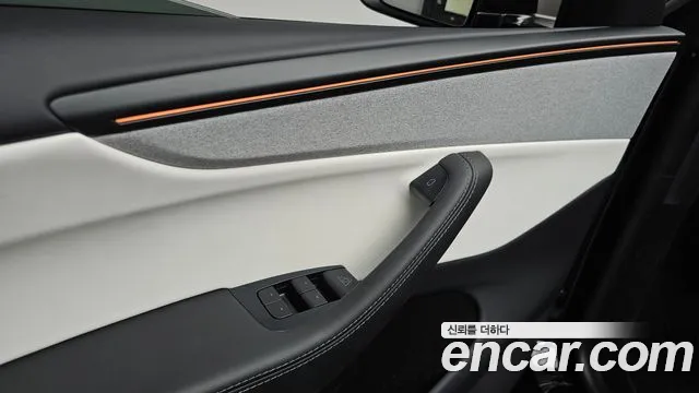 Tesla Model Y — Фото автомобиля 30