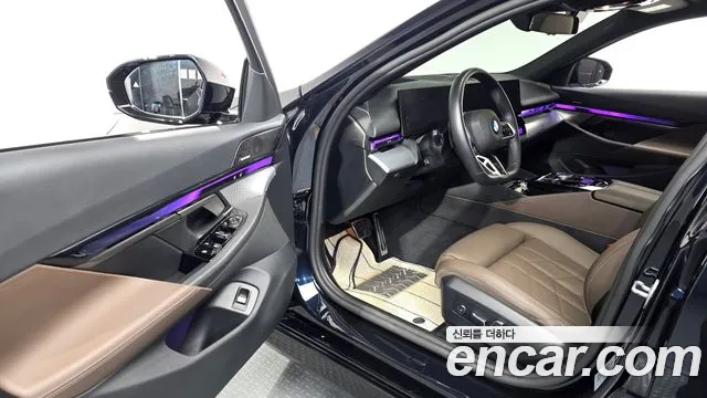 BMW 5 Series G60 — Фото автомобиля 15