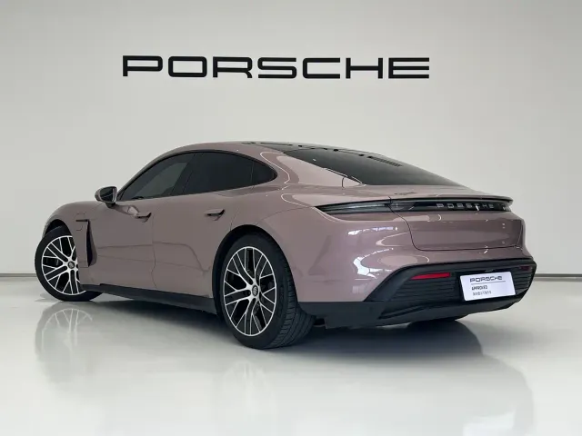 Porsche Taycan — Фото автомобиля 7