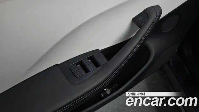 Tesla Model 3 — Фото автомобиля 29