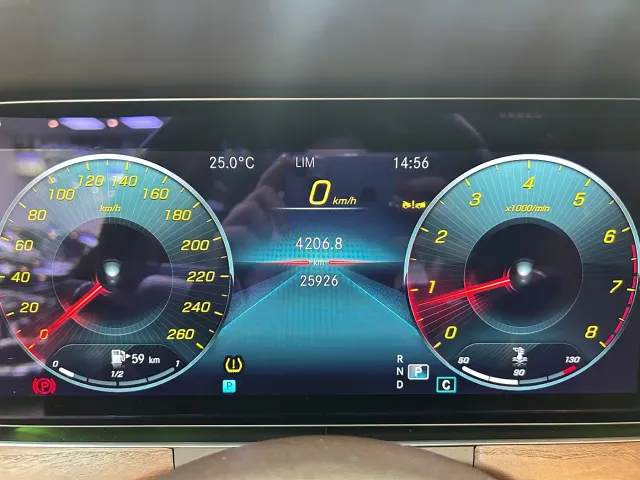 Mercedes-Benz E-Class — Фото автомобиля 4
