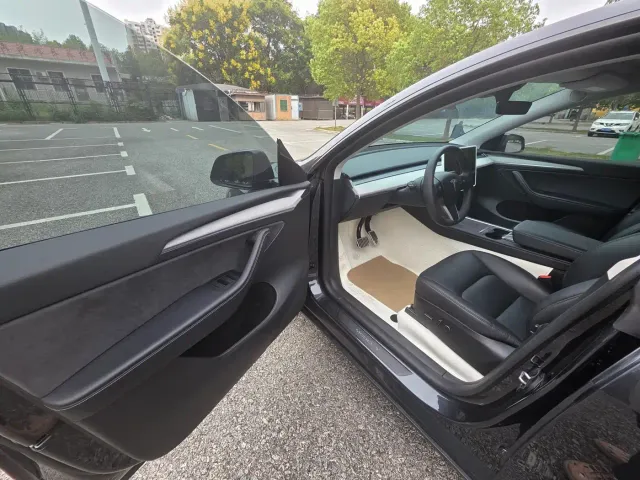 Tesla Model Y — Фото автомобиля 4