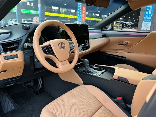Lexus ES — Фото автомобиля 4
