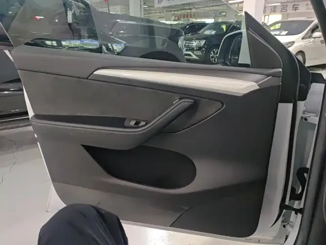 Tesla Model Y 2022 Facelift Rear-Wheel Drive Version — Фото автомобиля 7
