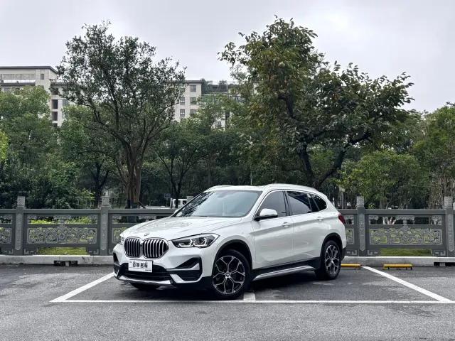 Фотография автомобиля — BMW X1
