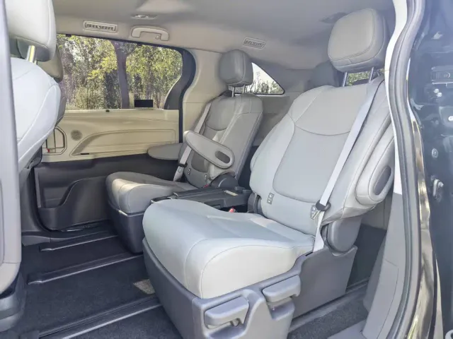 Toyota Granvia — Фото автомобиля 6