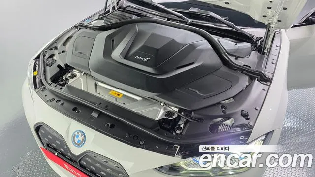 BMW i4 — Фото автомобиля 6