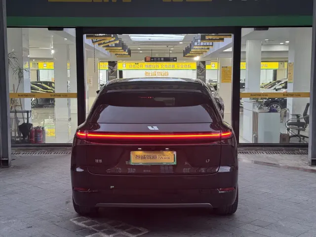 Li Auto L7 — Фото автомобиля 5