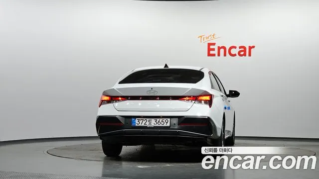Hyundai Avante CN7 — Фото автомобиля 4