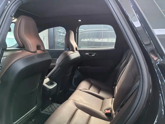 Volvo XC60 — Фото автомобиля 11
