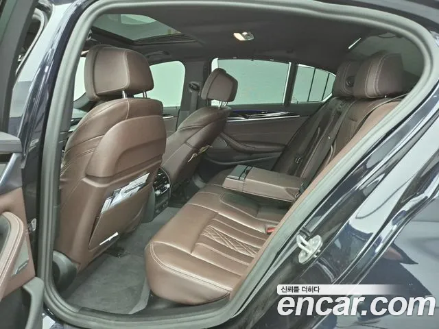 BMW 5 Series G30 — Фото автомобиля 12