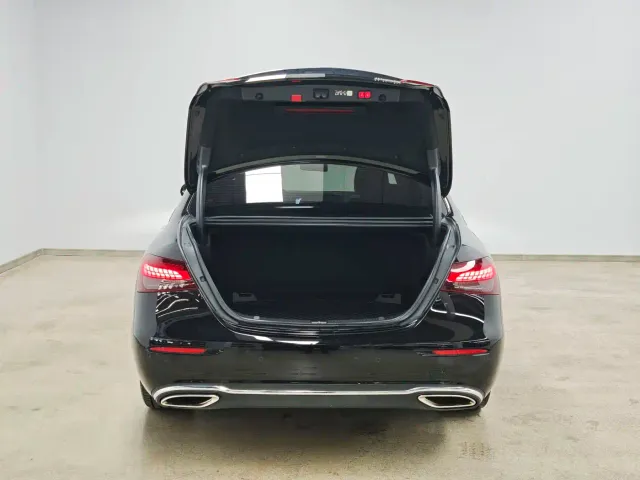 Mercedes-Benz E-Class — Фото автомобиля 6
