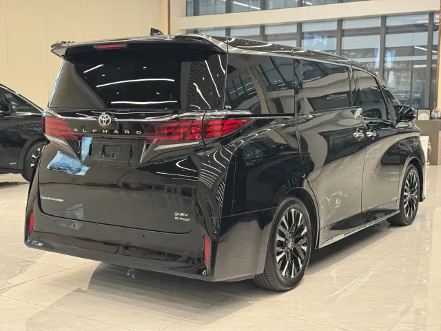 Toyota Alphard — Фото автомобиля 8