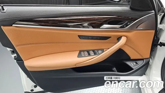 BMW 5 Series G30 — Фото автомобиля 13