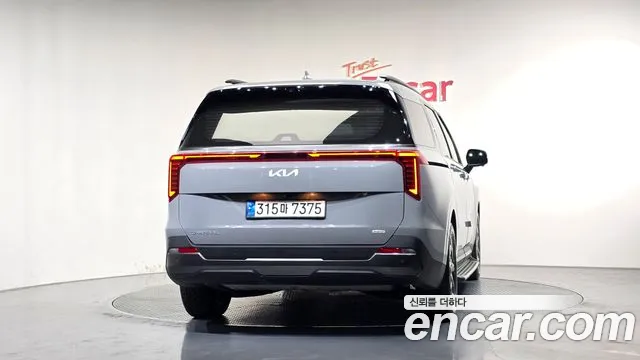 Kia Carnival Generation 4 — Фото автомобиля 3