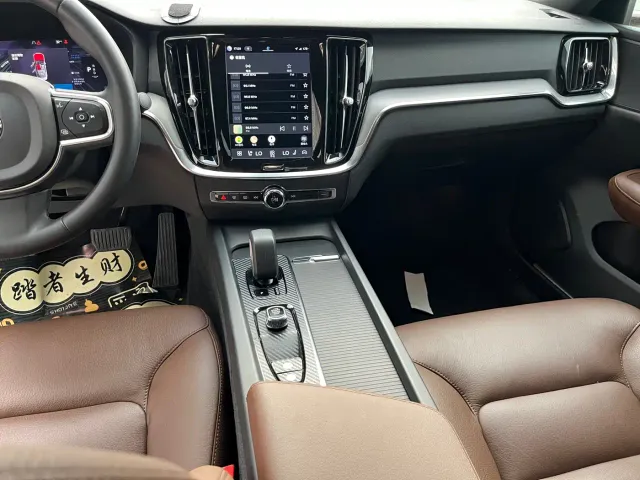 Volvo S60 — Фото автомобиля 21