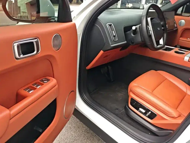 Li Auto L7 — Фото автомобиля 15