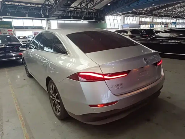 Roewe D7 — Фото автомобиля 4