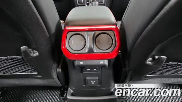 Jeep Wrangler — Фото автомобиля 24