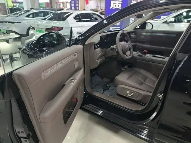 IM Motors LS6 — Фото автомобиля 15