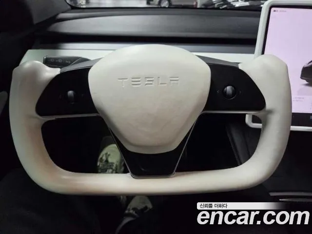 Tesla Model Y — Фото автомобиля 8