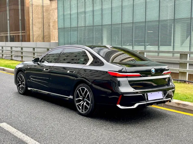 BMW 7 Series — Фото автомобиля 4