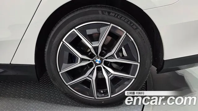 BMW 5-Series — Фото автомобиля 20