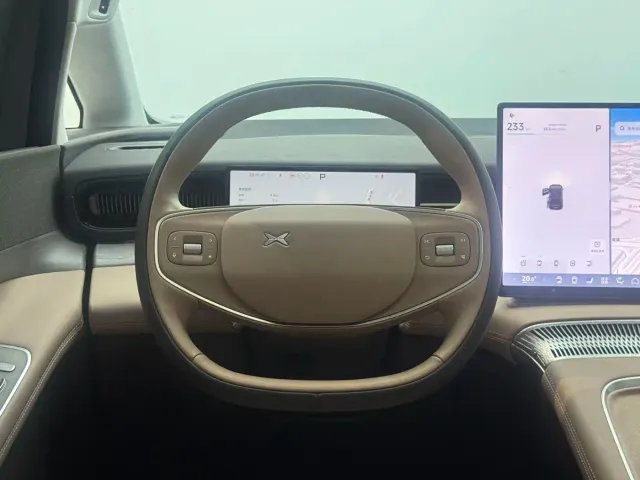 Xpeng X9 — Фото автомобиля 20