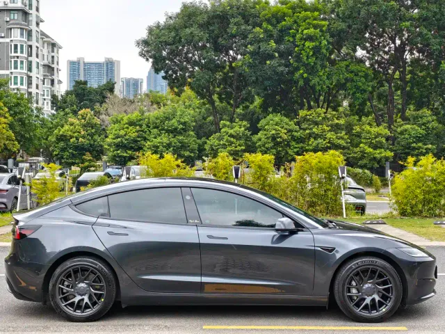 Tesla Model 3 — Фото автомобиля 4