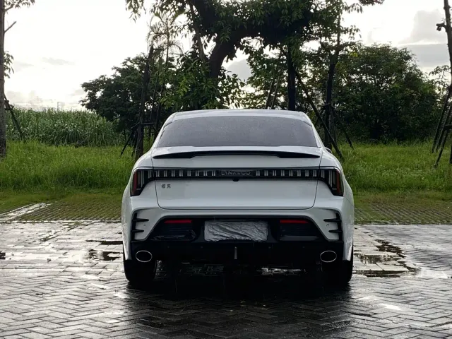Lynk & Co 03 — Фото автомобиля 22