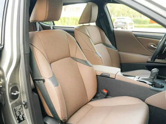 Lexus ES — Фото автомобиля 13