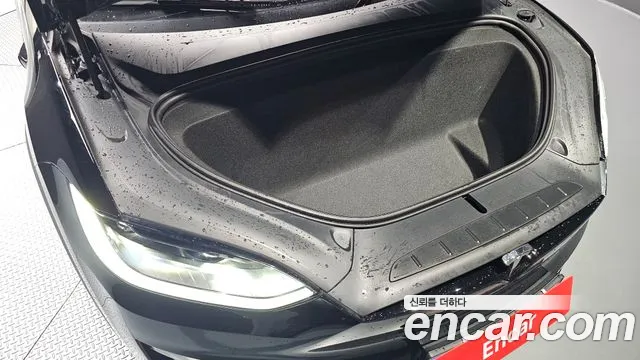 Tesla Model X — Фото автомобиля 6