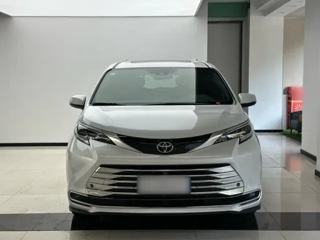 Toyota Sienna — Фото автомобиля 17