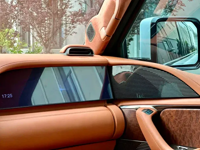 BYD U8 — Фото автомобиля 12