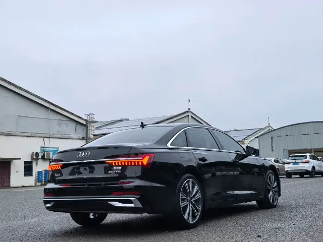 Audi A6L — Фото автомобиля 10