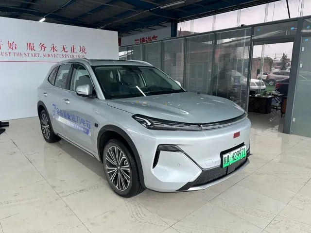 Geely Galaxy Starship 7 EM-i — Фото автомобиля 2