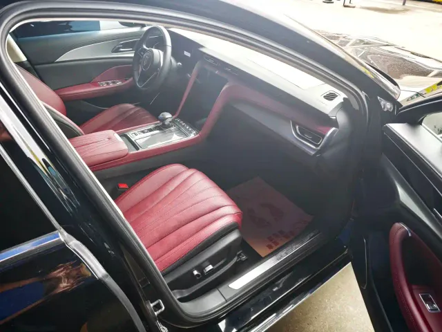 Hongqi H5 — Фото автомобиля 10