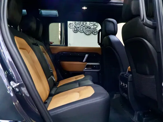 Land Rover Defender — Фото автомобиля 10
