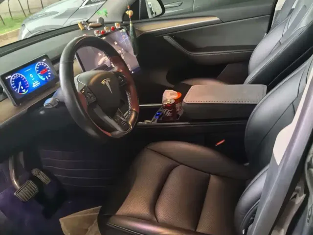 Tesla Model Y — Фото автомобиля 7
