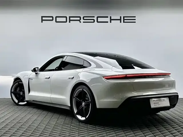 Porsche Taycan — Фото автомобиля 6