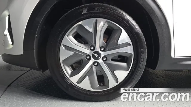 Kia Niro — Фото автомобиля 5