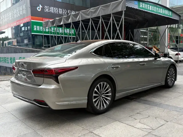 Lexus LS — Фото автомобиля 8