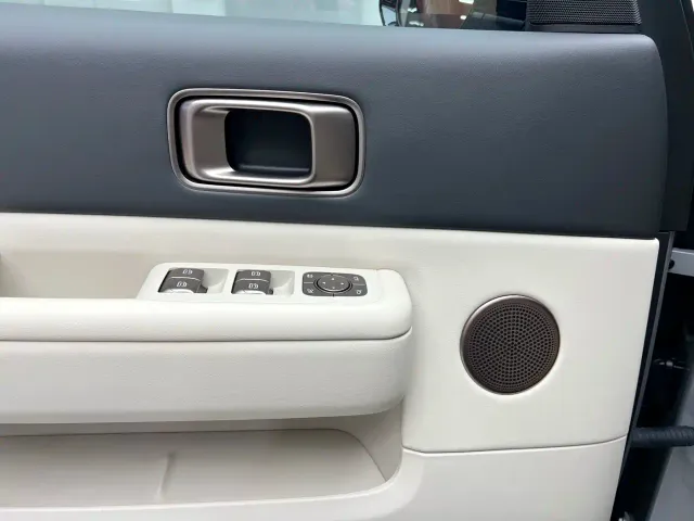 Li Auto MEGA — Фото автомобиля 10